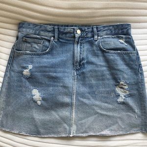 Zara Light Blue jeans mini skirt ripped size-L.